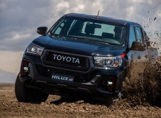 Toyota presenta la Hilux GR Sport naftera