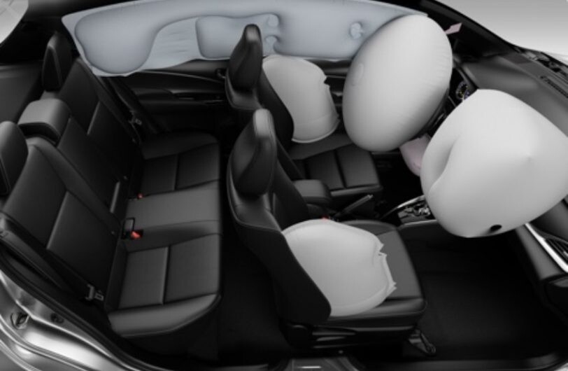 ¿Qué equipo de seguridad traen los hatch compactos?