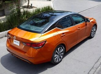 ¿Cómo queda el nuevo Sentra ante los otros sedanes medianos?