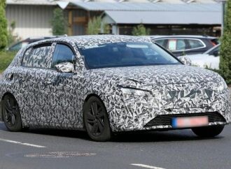 El futuro 308 estrenará el nuevo logo de Peugeot