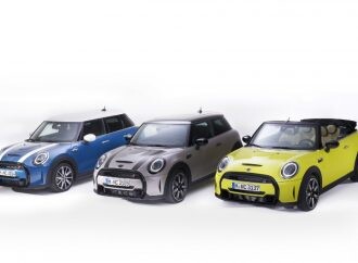 Mini también se pasa a las grandes parrillas de BMW