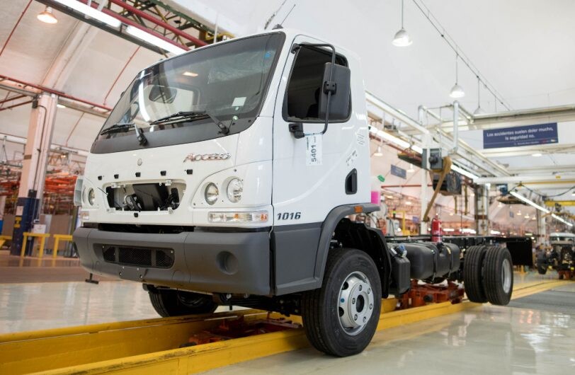Mercedes producirá camiones y buses en una nueva planta en Zárate desde 2026
