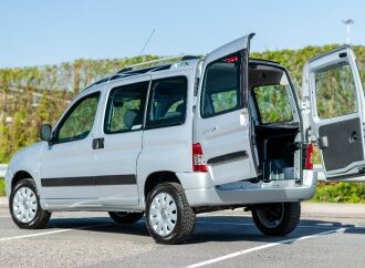 Citroën y Peugeot cambian el portón de los Berlingo y Partner