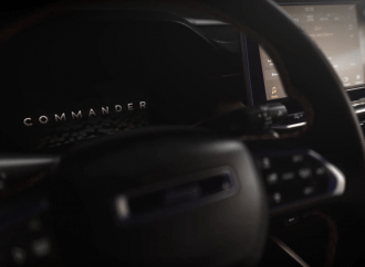 Jeep comienza a mostrar el interior del Commander