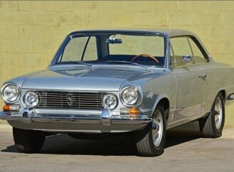 Autos argentinos que nacieron con otra marca de la que se vendieron por acá