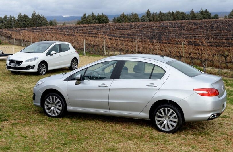 308, 408 y C4: Peugeot y Citroën dejan de vender sus berlinas medianas