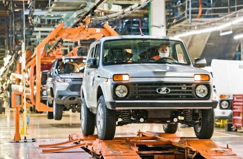 Por la guerra, Rusia producirá autos con tecnología de hace 20 años