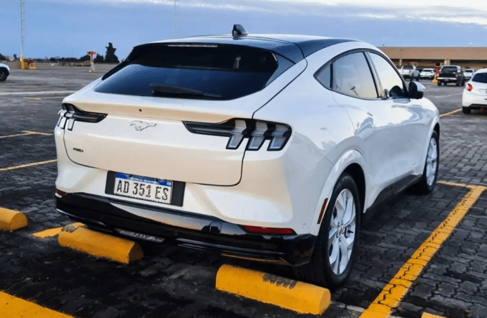 El Ford Mustang Mach-E sigue paseando por Buenos Aires