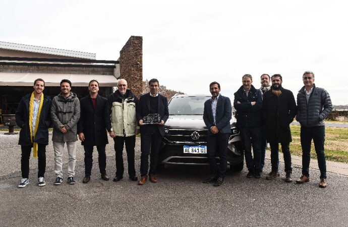 Grupo Premia entregó el galardón del Auto del Año a Volkswagen