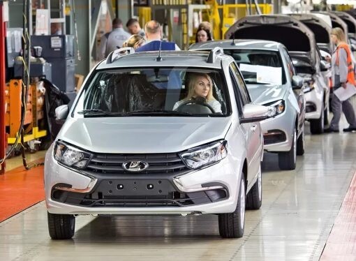Lada volvió a producir en Rusia, pero sin airbags ni ABS