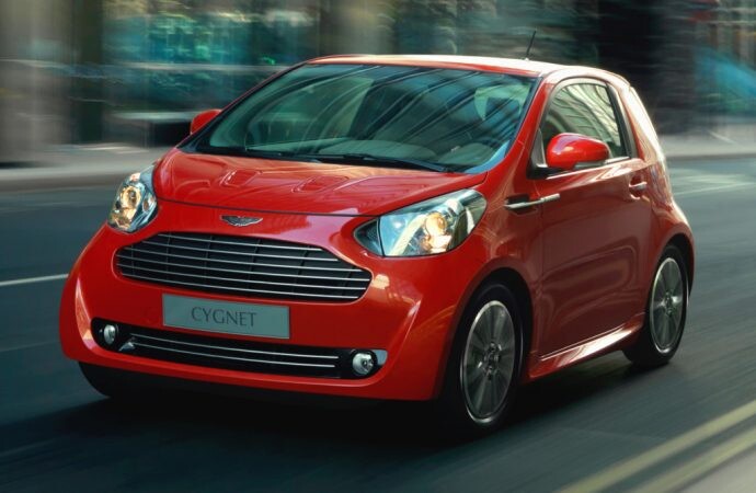 Cuando Aston Martin hizo una versión del Toyota más pequeño