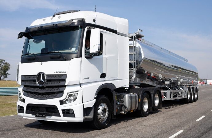 Mercedes lanza una nueva versión para su camión Actros