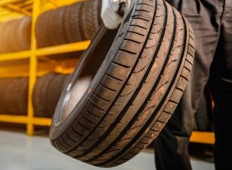 El Gobierno redujo a menos de la mitad el arancel para importar neumáticos