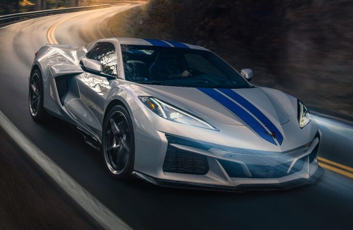 El Corvette festeja 70 años con su primera versión híbrida