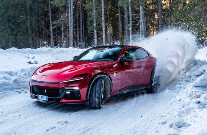 ¿Qué opinan los medios que probaron el nuevo Ferrari Purosangue?