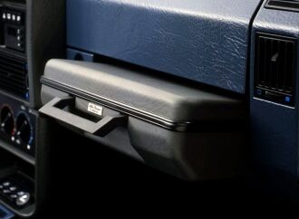 Soluciones olvidadas: la guantera-valija del Alfa Romeo 90