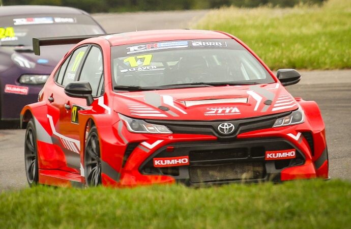 Debutan en el TCR los Corolla GRS fabricados en la Argentina