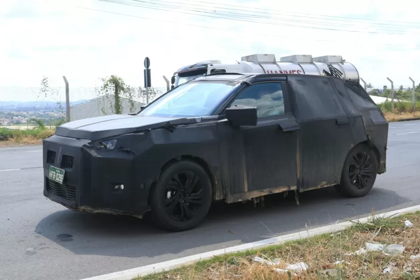 Peugeot sigue probando el 2008 que será argentino