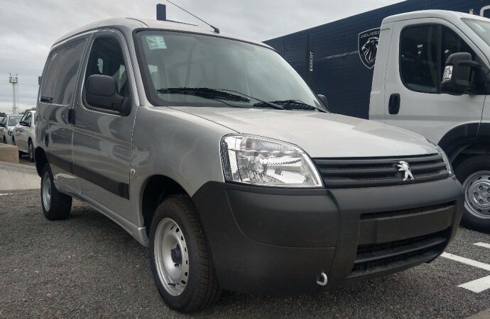 Como la Berlingo: Peugeot también actualiza la Partner