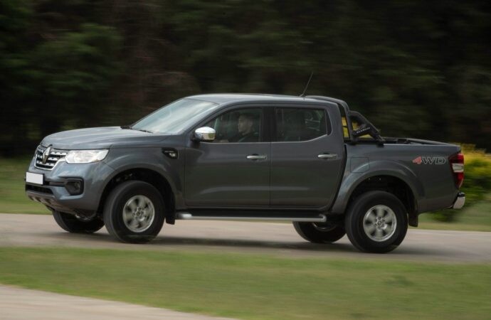 Renault lanza nuevas versiones de la Alaskan automática
