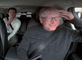 Bill Gates cree que el auto autónomo se impondrá en una década