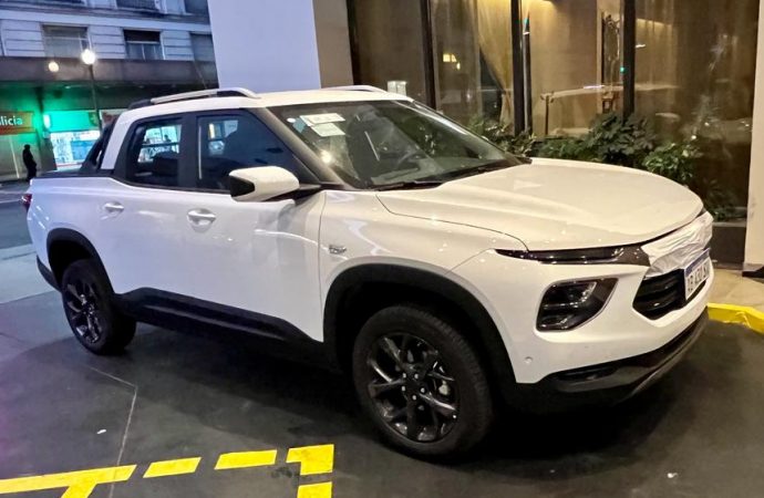 La Chevrolet Montana pasea por Buenos Aires antes de su estreno