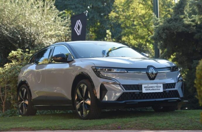 Renault vibró con la final de Roland-Garros junto con el Megane E-Tech 100% eléctrico en el Lawn Tennis Club