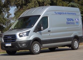 Ford prueba la Transit eléctrica en la Argentina con empresas privadas