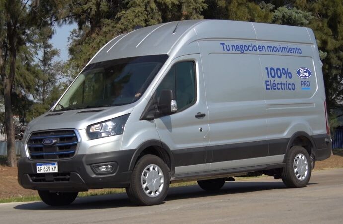 Ford prueba la Transit eléctrica en la Argentina con empresas privadas
