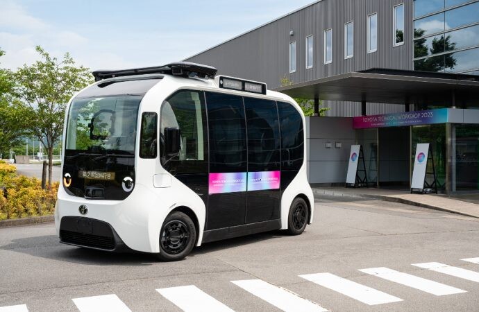 Toyota presentó sus avances en relación a los vehículos eléctricos