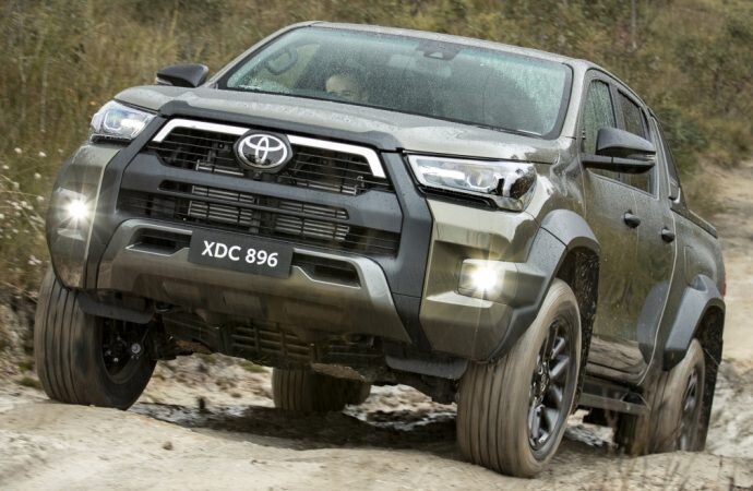 La electrificación de la Toyota Hilux comenzará con un híbrido ligero