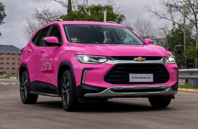 La Tracker rosa: el SUV de fabricación nacional más vendido se tiñó para el estreno de “Barbie, la película”