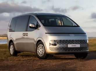 Hyundai agrega la versión de tracción simple a la Staria