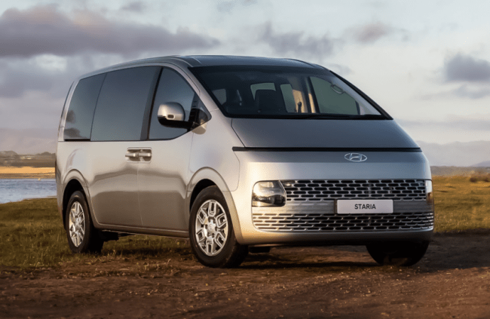 Hyundai agrega la versión de tracción simple a la Staria