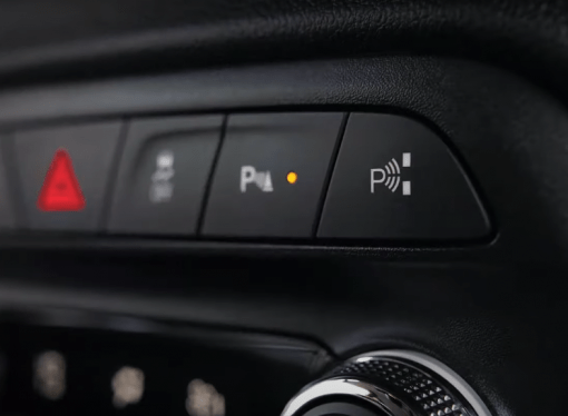 Los Chevrolet Onix y Tracker recuperan equipamientos perdidos por la crisis de los chips