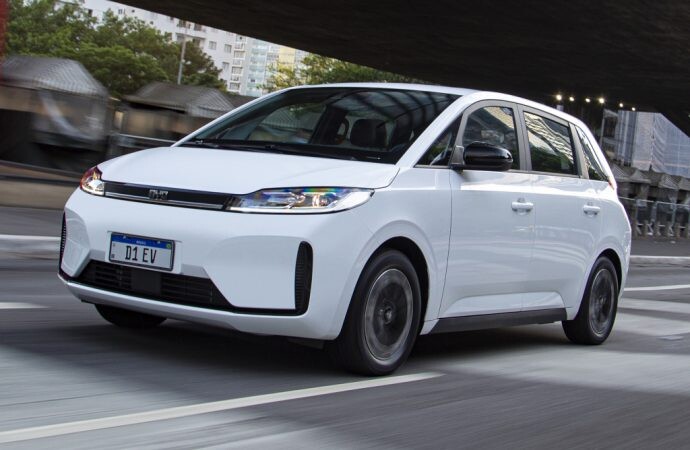 Cómo es el taxi eléctrico chino que BYD ofrece en Brasil