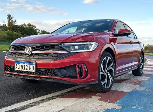 Contacto: Volkswagen Vento GLI 350