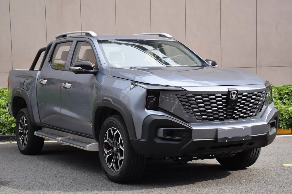 El clon chino de la Peugeot Landtrek estrena una novedosa imagen