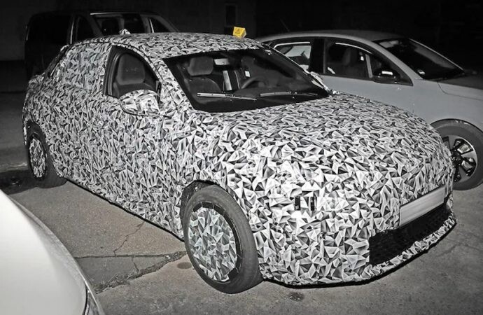 El nuevo Lancia Ypsilon será un clon de los 208 y Corsa