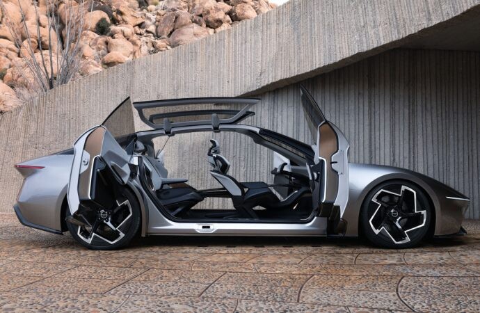 Chrysler no se olvida de los sedanes en su último prototipo