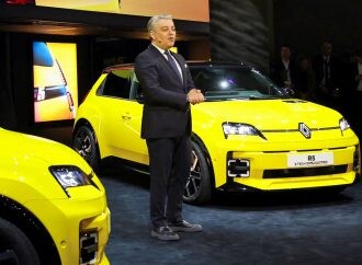 El CEO de Renault pidió crear un consorcio de fabricantes europeos para contrarrestar el avance chino