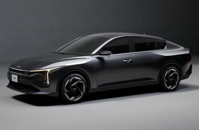 El Kia K4 (reemplazante del Cerato) estrena un sorprendente diseño
