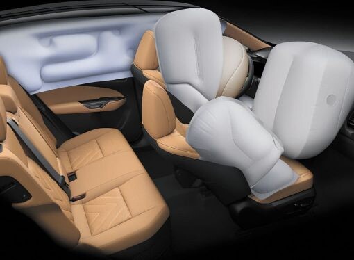 Cómo funciona el primer airbag central disponible en la Argentina