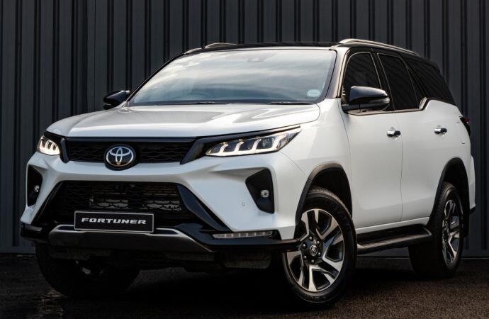 La Toyota SW4 también adopta el motor híbrido
