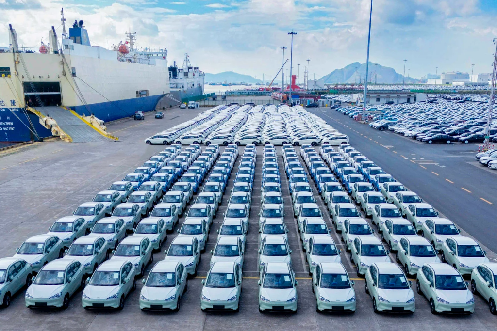 Estados Unidos aumentó drásticamente los aranceles sobre automóviles y componentes chinos