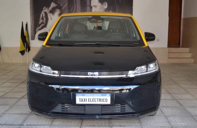 El sindicato de taxistas quiere renovar la flota porteña con un modelo eléctrico chino