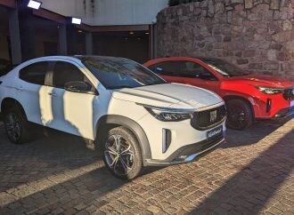 ¿Cómo queda parado el nuevo Fiat Fastback frente a sus rivales?