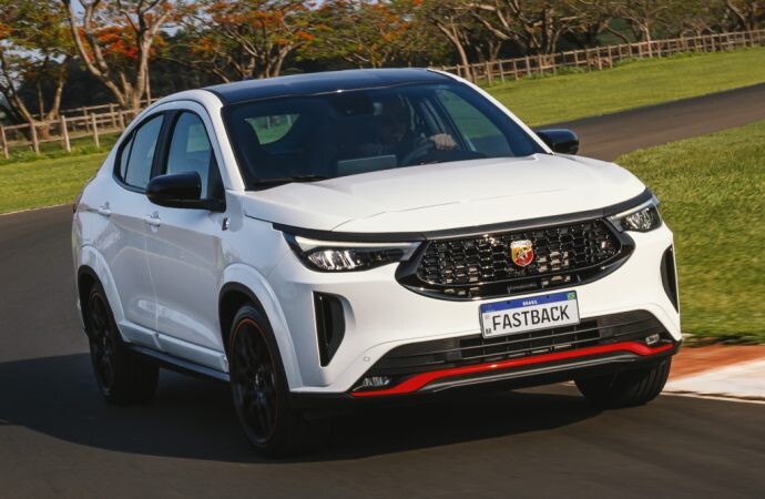 Todas las diferencias que tiene el Abarth Fastback con respecto a la versión de Fiat