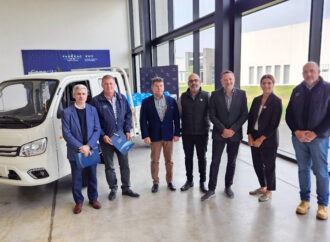 Foton entregó dos camiones a la accesibilidad y versatilidad Fundación Profesional para el Transporte