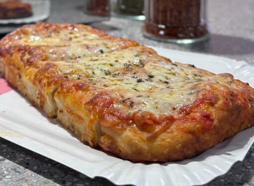 Spot! x Parada Sanguchera lanzan “La pizza porteña” un producto emblemático para todos los argentinos